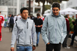 (L naar R): Rio Haryanto, Manor Racing met Esteban Ocon, Manor Racing