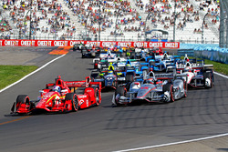 Старт. лідирує Скотт Діксон, Chip Ganassi Racing Chevrolet