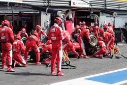 Kimi Raikkonen, Ferrari SF16-H makes a pit stop