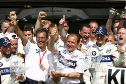 Second place Nick Heidfeld, BMW Sauber F1.08, winner Robert Kubica, BMW Sauber F1.08, Mario Theissen, Director, BMW Motorsport and Willy Rampf, Technical Director, BMW Sauber, celebrate with their team