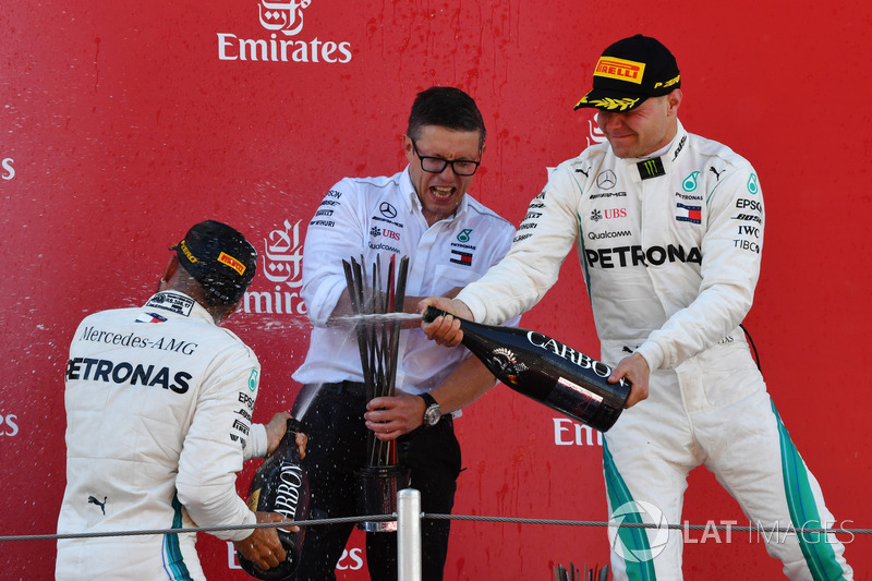 Hamilton tarolt a Mercedesszel Barcelonában - F1 2018