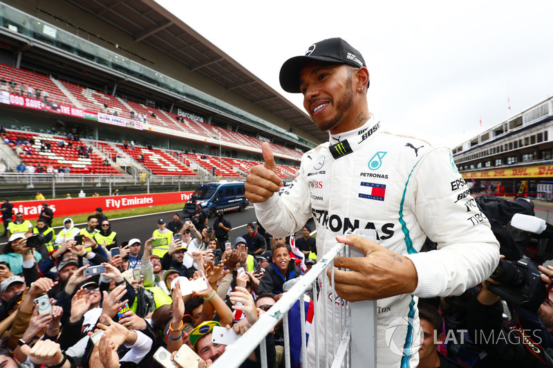 Hamilton tarolt a Mercedesszel Barcelonában - F1 2018