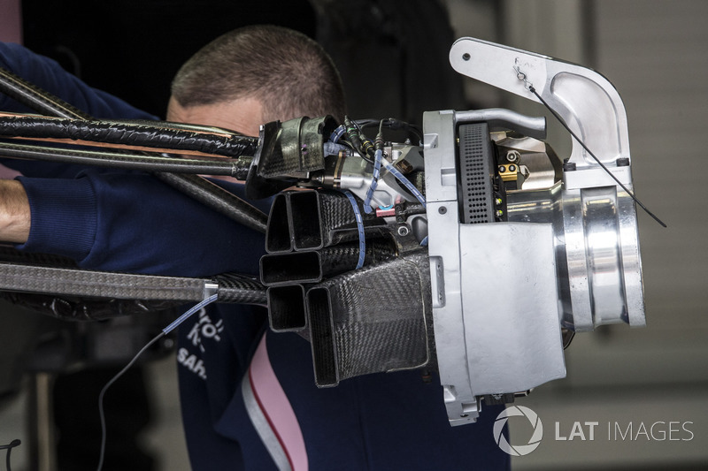 Sahara Force India VJM10 front wheek hub detail