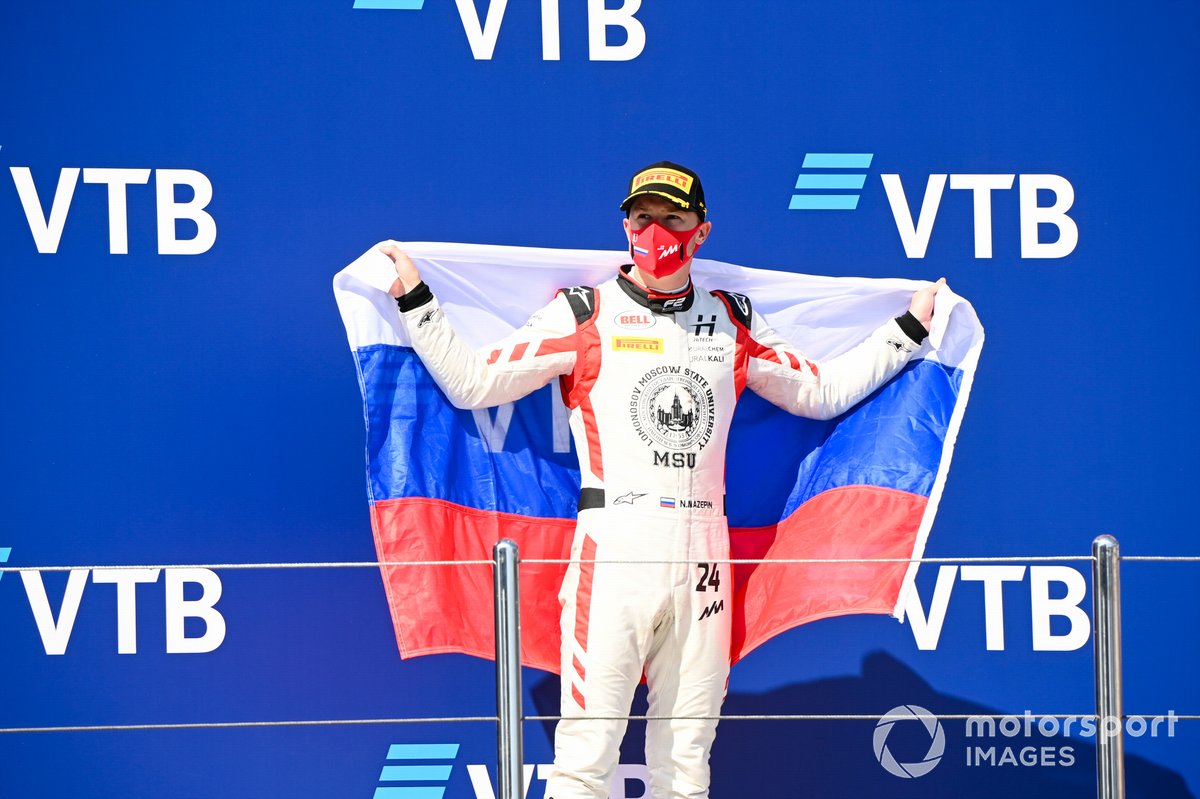 Nikita Mazepin, Hitech Grand Prix melakukan selebrasi di podium Formula 2
