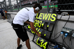 Pit board for Lewis Hamilton, Mercedes AMG F1