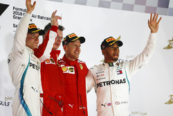 Podyum: 2. Valtteri Bottas, Mercedes-AMG F1, yarış galibi Sebastian Vettel, Ferrari, 3. Lewis Hamilton, Mercedes-AMG F1