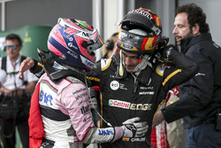 Sergio Perez, Force India y Carlos Sainz Jr., Renault Sport F1 en parc ferme