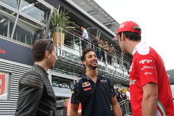 (Da Sx a Dx): Jorge Lorenzo, pilota Moto GP con Daniel Ricciardo, Red Bull Racing con Jean-Eric Vergne, Pilota collaudatore e sviluppatore Ferrari