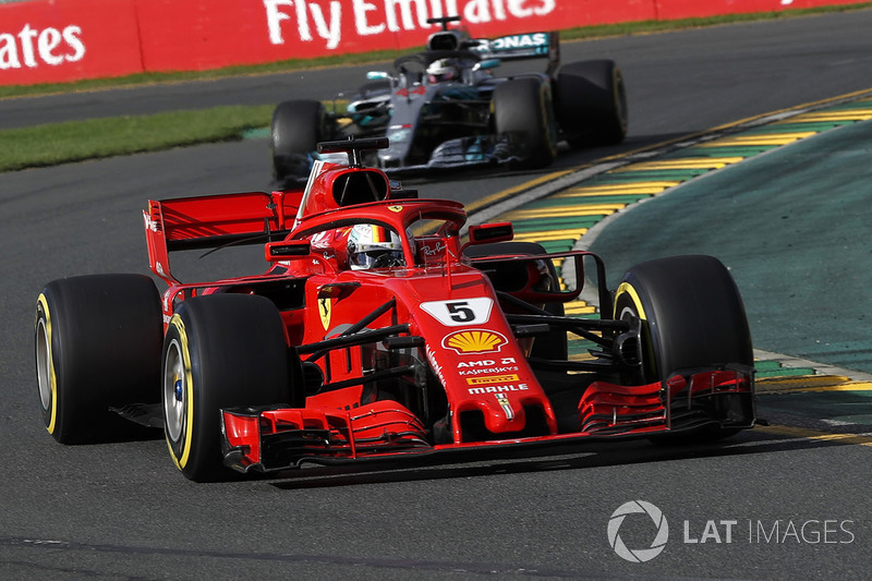 Sebastian Vettel, Ferrari SF71H ve Lewis Hamilton, Mercedes-AMG F1 W09