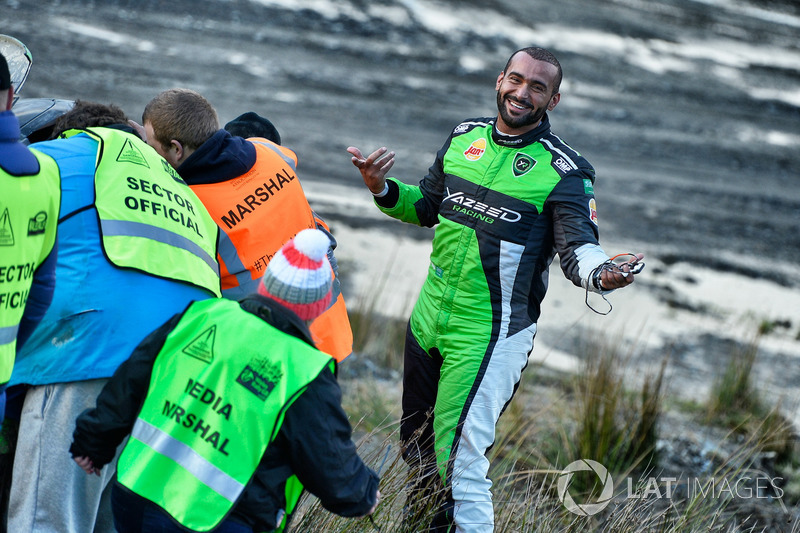Marshals push the crashed car of Yazeed Al Rajhi, Michael Orr, Yazeed Racing Ford Fiesta RS WRC