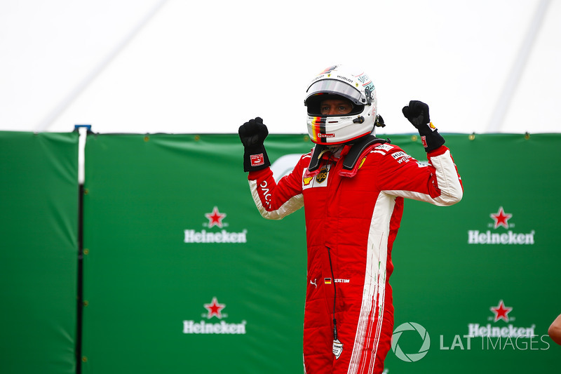 Sebastian Vettel, Ferrari, festeggia la vittoria nel parco chiuso