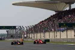 Даніель Ріккардо, Red Bull Racing RB14, Кімі Райкконен, Ferrari SF71H