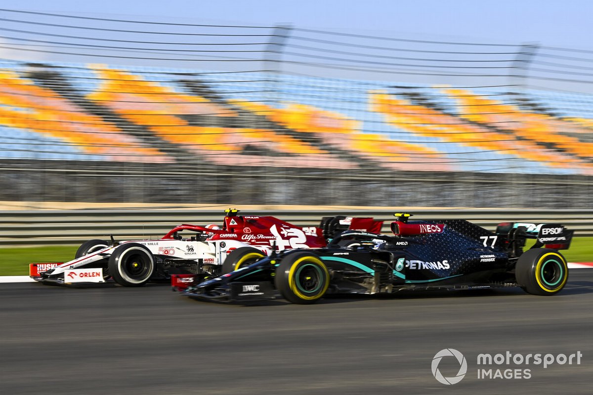 Antonio Giovinazzi, Alfa Romeo Racing C39, Valtteri Bottas, Mercedes F1 W11