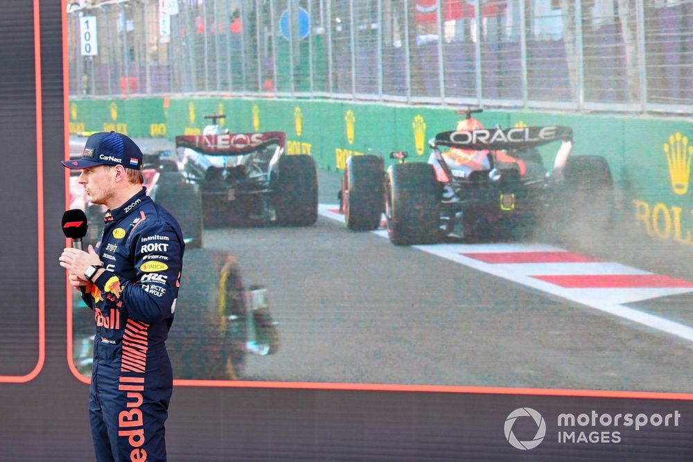 Max Verstappen, Red Bull Racing, 3ª posición, es entrevistado en Parc Ferme