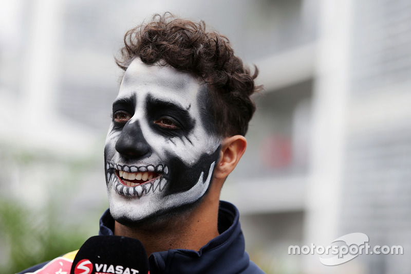 Даніель Ріккардо, Red Bull Racing, з обличчям для Halloween