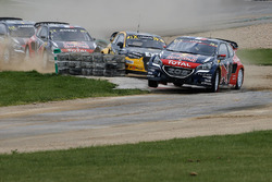 Себастьян Льоб (Team Peugeot Hansen) лідирує