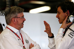 Ross Brawn, Managing Director, Motor Sports with Toto Wolff, Mercedes AMG F1 W08 Shareholder and Executive Director
