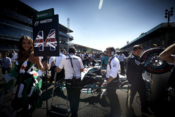 The Mercedes team and a Grid Girl, the car of Lewis Hamilton, Mercedes AMG F1 W08