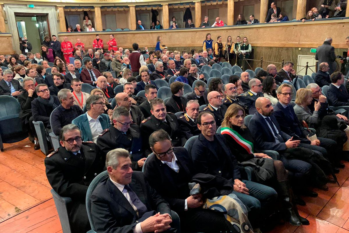 Il gremito teatro Masini per la premiazione del Trofeo Bandini