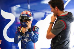 Марк Маркес, тестує автомобіль Toro Rosso, та екс-гонщик Формули 1, Марк Веббер