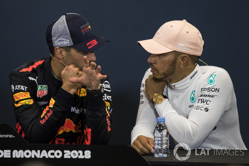 Daniel Ricciardo, Red Bull Racing y Lewis Hamilton, Mercedes-AMG F1 en la Conferencia de prensa