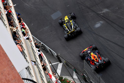 Carlos Sainz Jr., Renault Sport F1 Team R.S. 18 e Max Verstappen, Red Bull Racing RB14