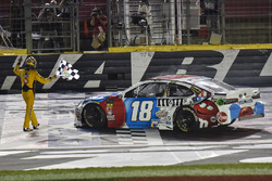 Race winner Kyle Busch, Joe Gibbs Racing, Toyota Camry M&M's Red White & Blue