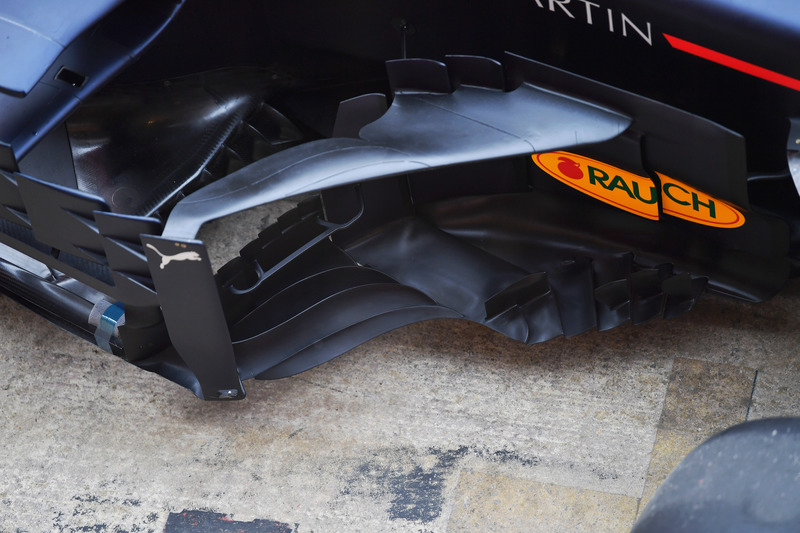 Red Bull Racing RB14, боковий понтон і боковий дефлектор