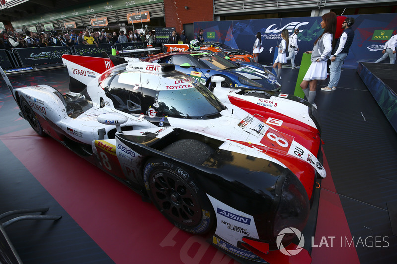 Ganadores de la carrera Fernando Alonso, Sébastien Buemi, Kazuki Nakajima, Toyota Gazoo Racing