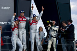 Sieger #7 Audi Sport Team Joest Audi R18: Marcel Fässler, Andre Lotterer, Benoit Tréluyer
