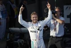Winnaar Nico Rosberg, Mercedes AMG F1 Team in parc fermé