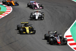 Кевін Магнуссен, Haas F1 Team VF-18, Карлос Сайнс-мол., Renault Sport F1 Team R.S. 18