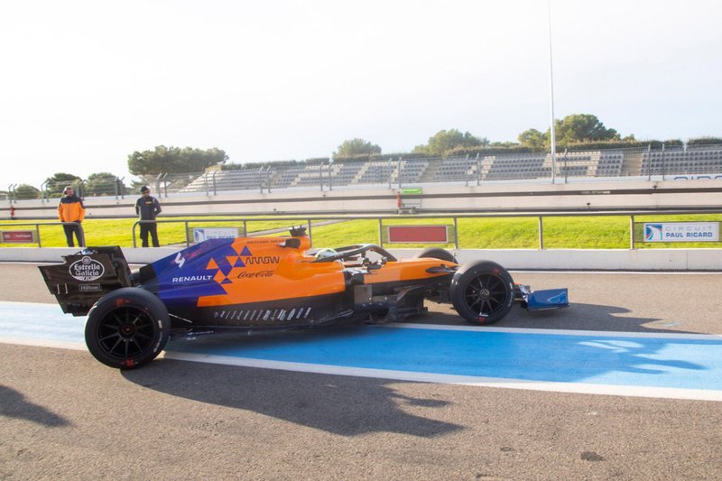 Lando Norris, McLaren, con los neumáticos de 18 pulgadas.