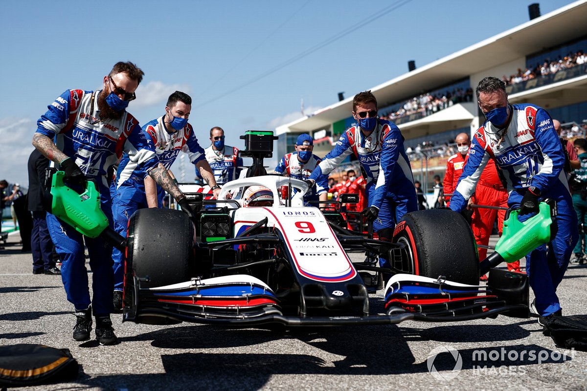Nikita Mazepin, Haas VF-21, arriva sulla griglia