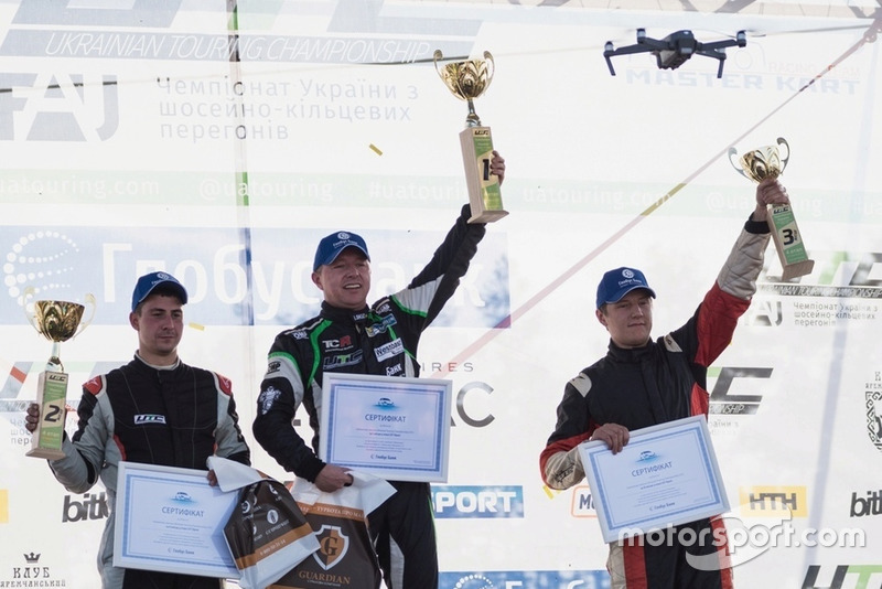 Подіум GT Open2: Владислав Феоктистов, Ігор Скуз, Андрій Скуз