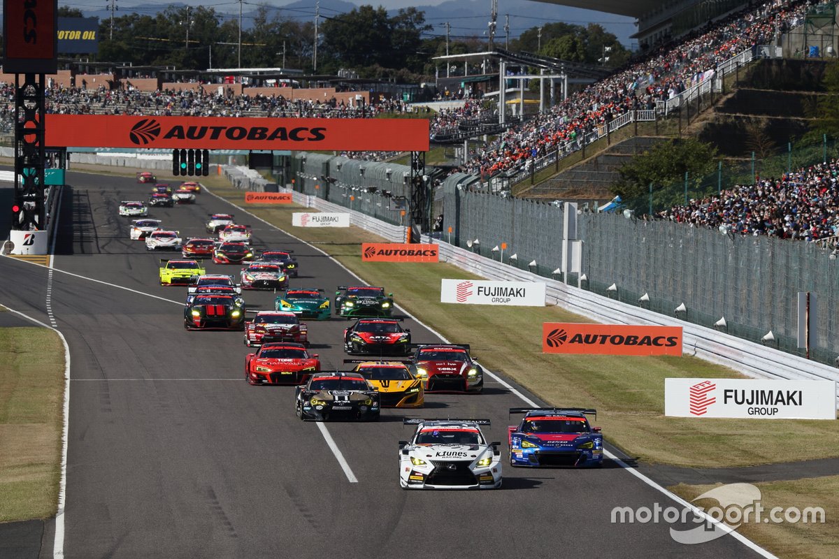 Aksi start Super GT kelas GT300 di Suzuka pada 2020