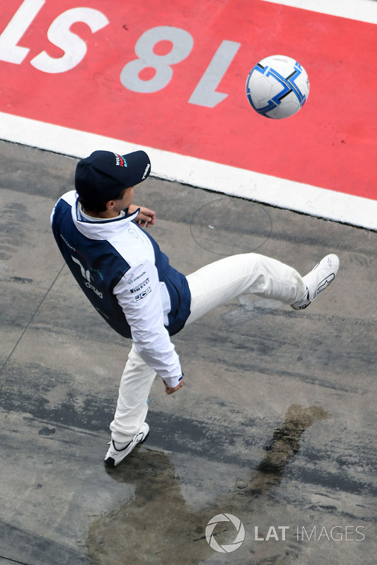 Felipe Massa, Williams plays football in pit lane