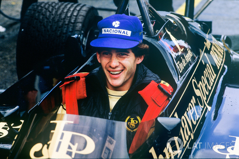 Ayrton Senna, Lotus 97T-Renault, zit in de auto van teamgenoot Elio de Angelis