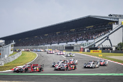 Start: #7 Audi Sport Team Joest Audi R18: Marcel Fässler, Andre Lotterer leidt