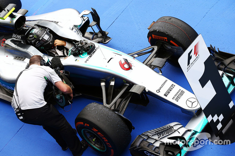 Ніко Росберг, Mercedes AMG F1 W07 Hybrid у закритому парку