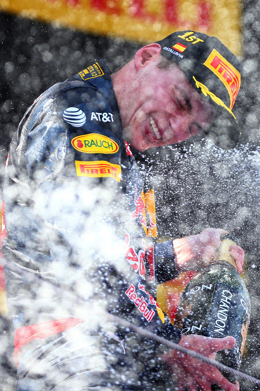 Max Verstappen festeggia la prima vittoria