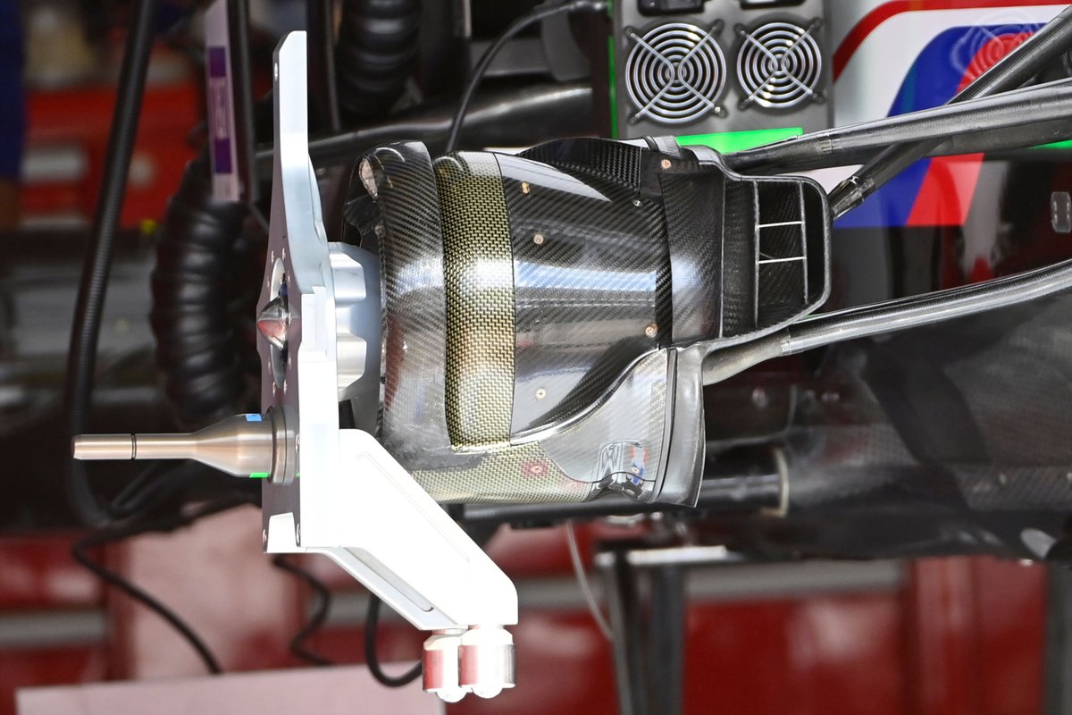 Кожух переднего колеса Haas VF-21