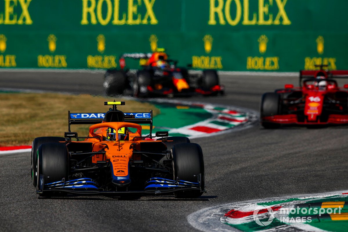 Lando Norris, McLaren MCL35M, Charles Leclerc, Ferrari SF21
