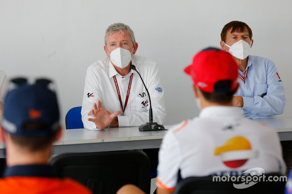 Race Director, Mike Webb, bersama FIM MotoGP Steward Panel dan perwakilan