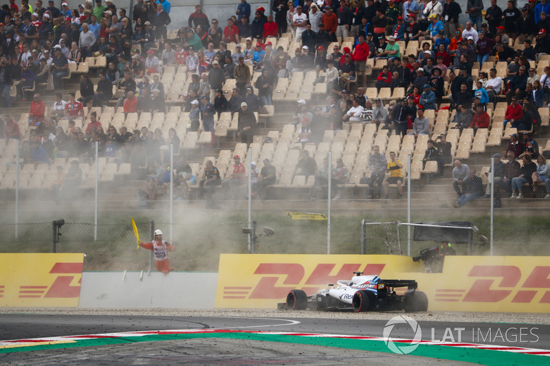 Lance Stroll, Williams FW41, masuk ke jebakan kerikil