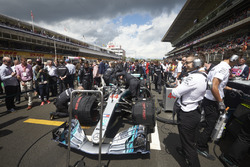 La monoposto di Lewis Hamilton, Mercedes AMG F1 W09, in griglia