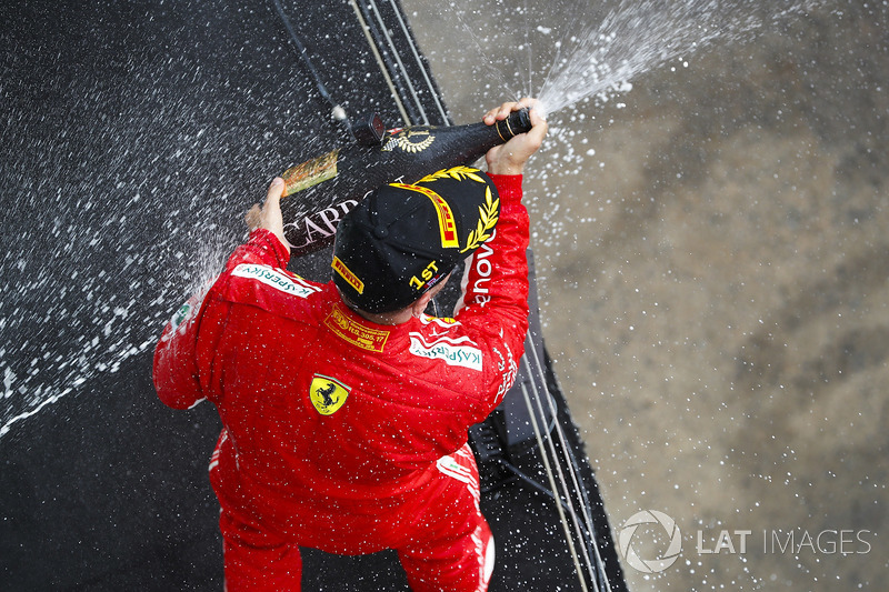 Sebastian Vettel, Ferrari, celebra su victoria en el podio de Canadá