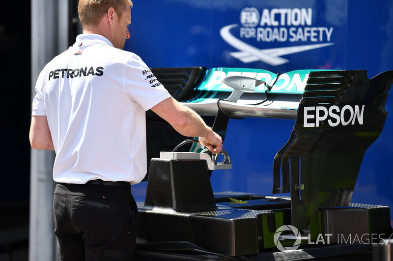 Mercedes-AMG F1 W09 achtervleugel
