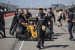 Карлос Сайнс-мол., Renault Sport F1 Team RS17, механіки