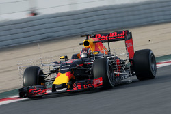 Daniil Kvyat, Red Bull Racing RB12 running sensor equipment